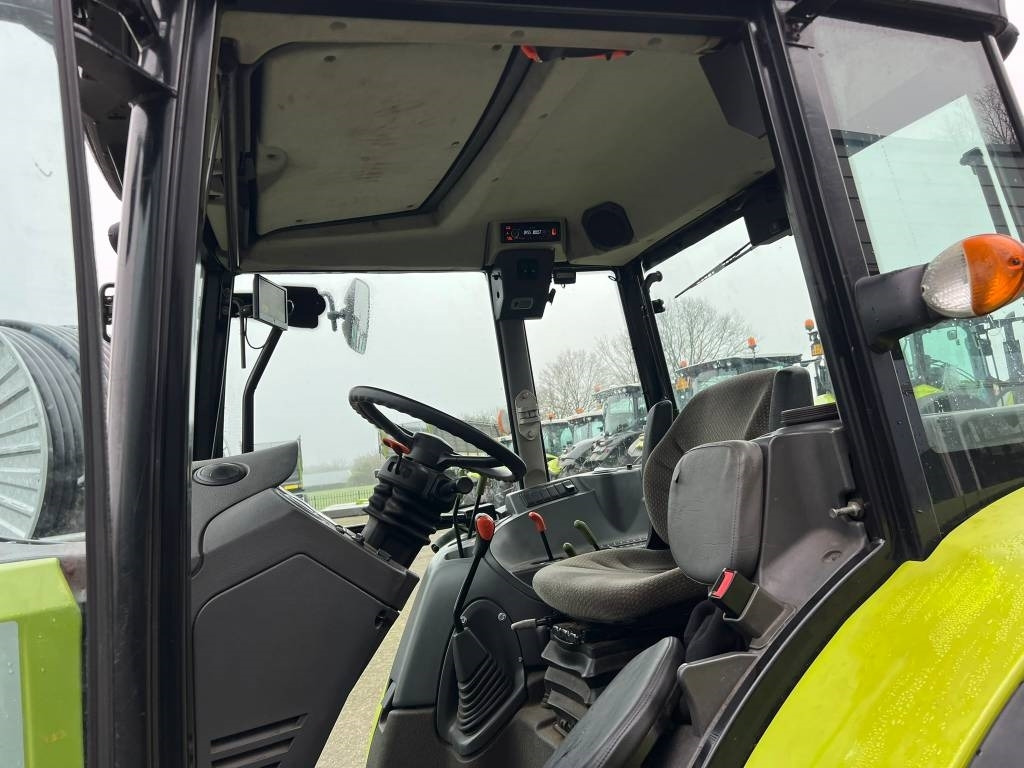 Farm tractor Claas Axos 310: picture 9