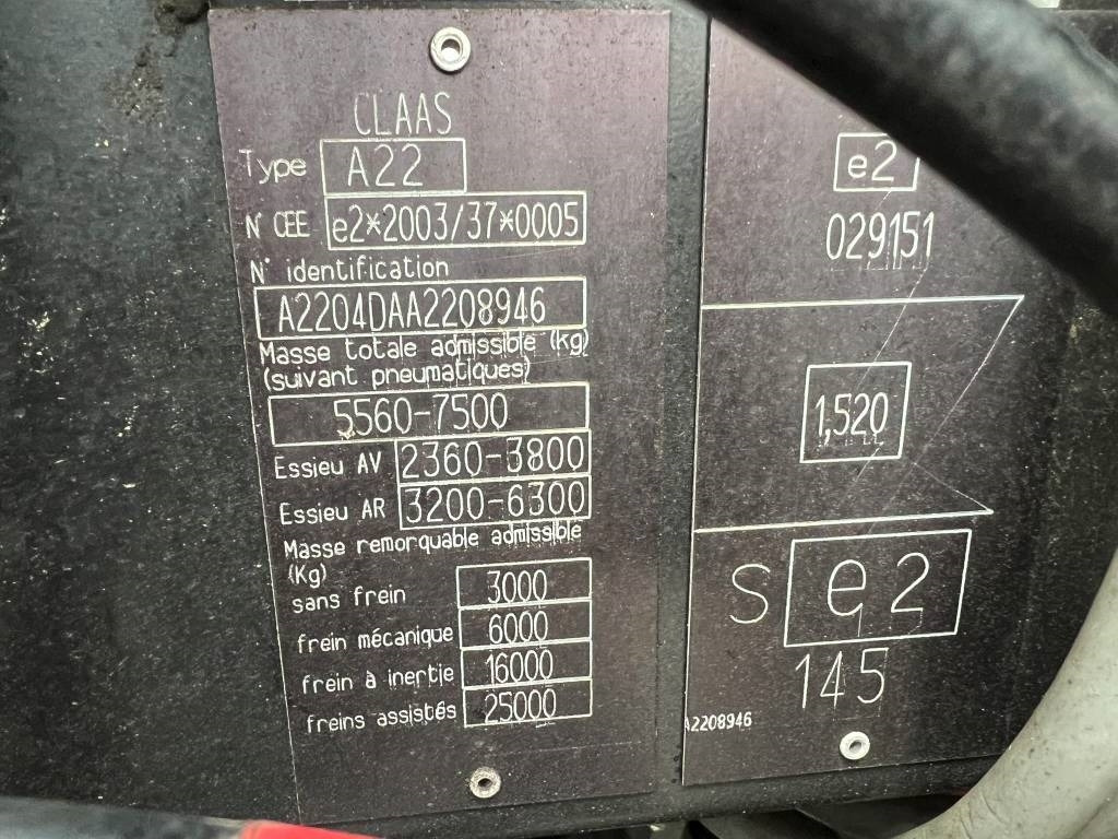 Farm tractor Claas Axos 310: picture 12