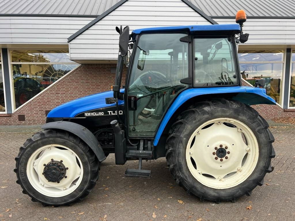 New Holland TL 90 trekker - Farm tractor: picture 2 New Holland TL 90 trekker - Farm tractor: picture 2
