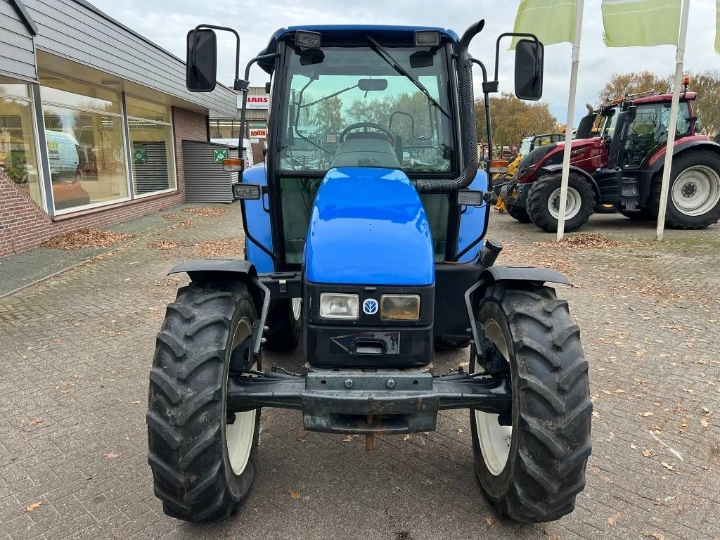 New Holland TL 90 trekker - Farm tractor: picture 4 New Holland TL 90 trekker - Farm tractor: picture 4