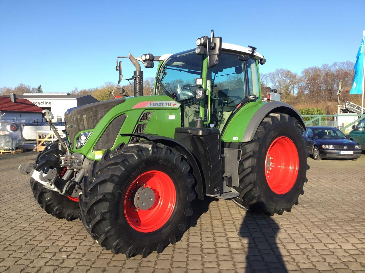 Fendt 718 Vario S4 - Farm tractor: picture 1 Fendt 718 Vario S4 - Farm tractor: picture 1