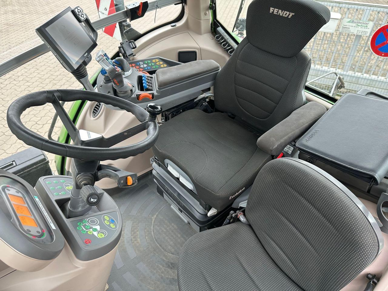 Farm tractor Fendt 828 S4 ProfiPlus: picture 10