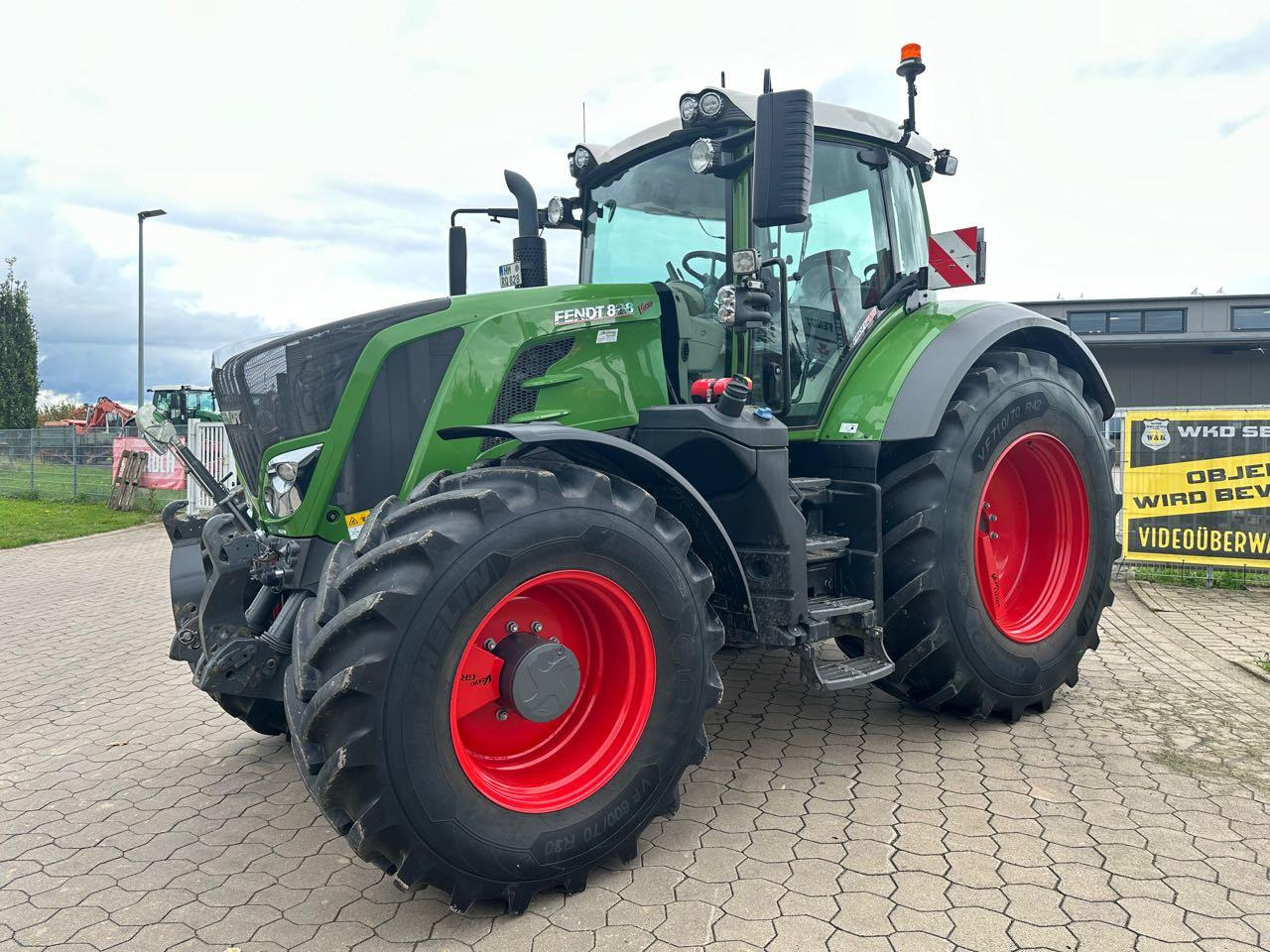 Farm tractor Fendt 828 S4 ProfiPlus: picture 9