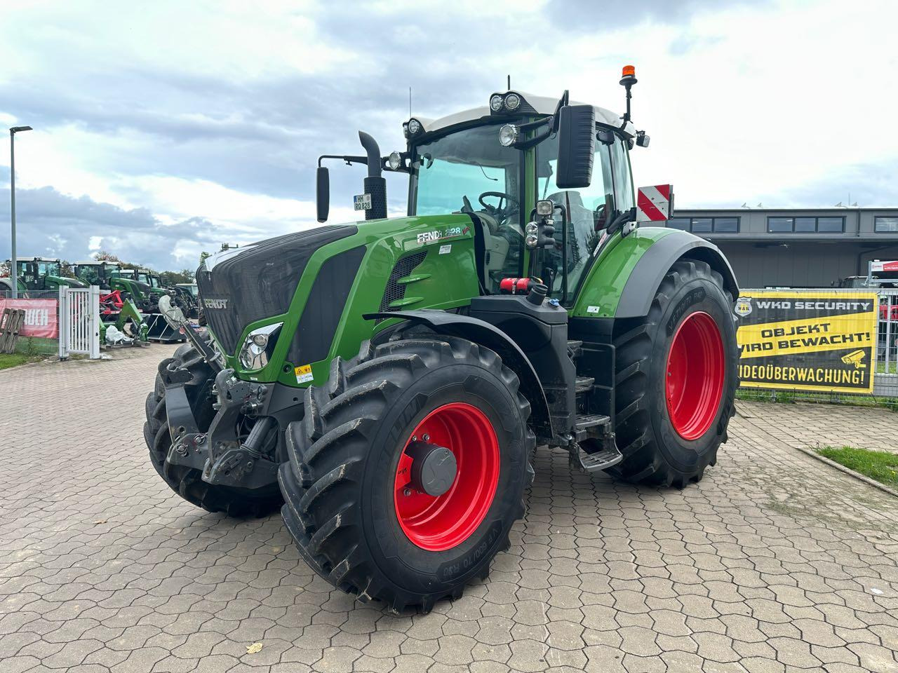 Fendt 828 S4 ProfiPlus - Farm tractor: picture 1 Fendt 828 S4 ProfiPlus - Farm tractor: picture 1