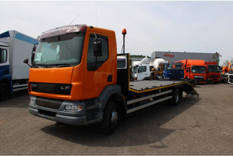 DAF LF 55.220 + HYDROLIC RAMPS + MANUAL - Autotransporter truck: picture 2 DAF LF 55.220 + HYDROLIC RAMPS + MANUAL - Autotransporter truck: picture 2