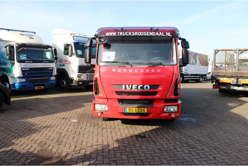 Iveco Eurocargo 100E18 + EURO 5 + LOW KM - Fire truck: picture 4 Iveco Eurocargo 100E18 + EURO 5 + LOW KM - Fire truck: picture 4