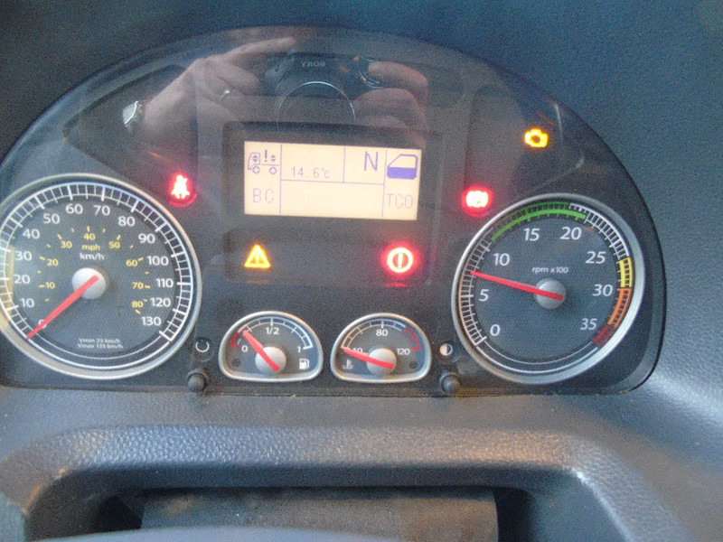 Box truck Iveco Eurocargo 80E180 + manual: picture 19