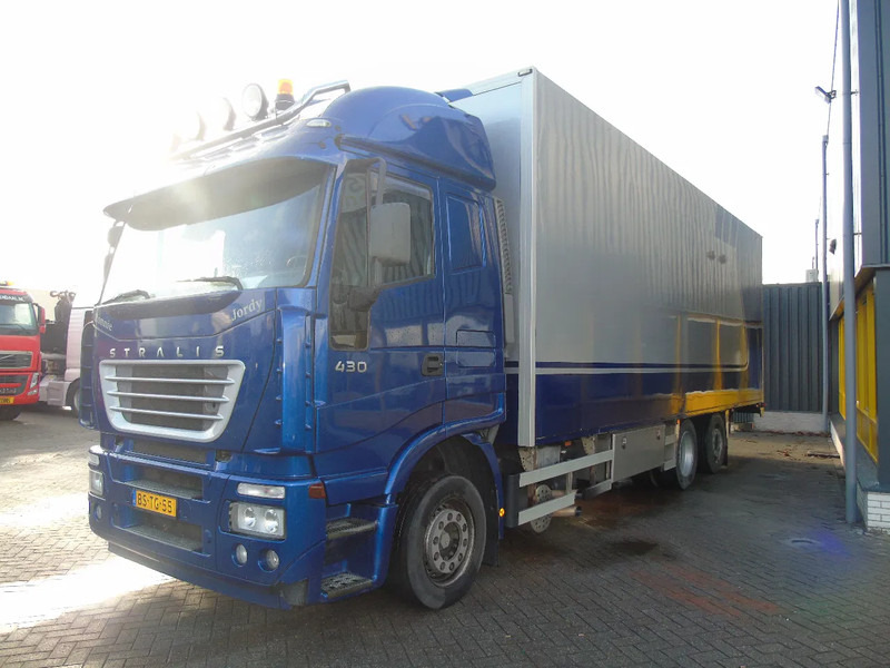 Iveco Stralis 430 + 6X2 + LIFT - Box truck: picture 2 Iveco Stralis 430 + 6X2 + LIFT - Box truck: picture 2