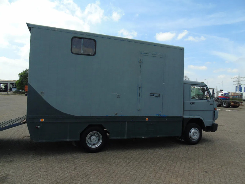 MAN 10 .150 + 2-3 HORSES + MANUAL - Horse truck: picture 3 MAN 10 .150 + 2-3 HORSES + MANUAL - Horse truck: picture 3