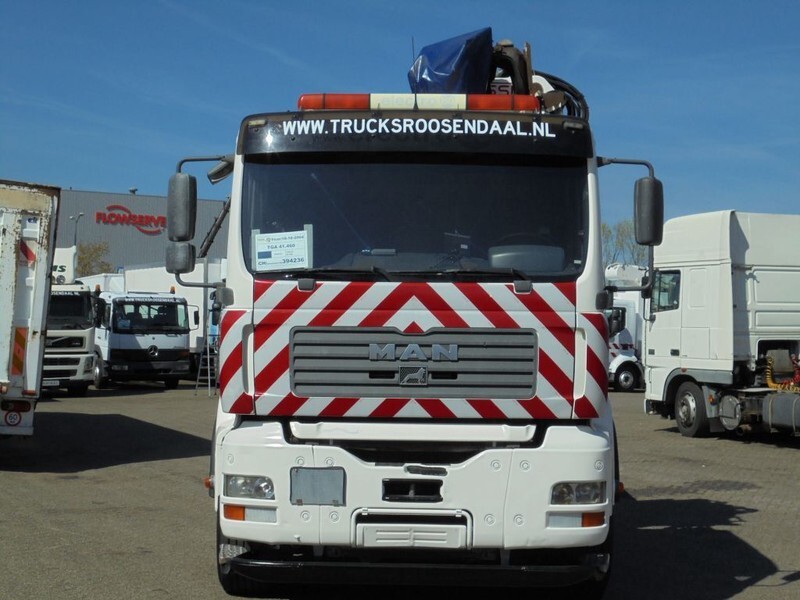MAN TGA 41.460 1e Owner + Manual + Fassi F800XP 6x hydr. + Winch + hoogzit 8x4 + Low KM + Remote + FLY-JIB Prepared - Crane truck: picture 2 MAN TGA 41.460 1e Owner + Manual + Fassi F800XP 6x hydr. + Winch + hoogzit 8x4 + Low KM + Remote + FLY-JIB Prepared - Crane truck: picture 2
