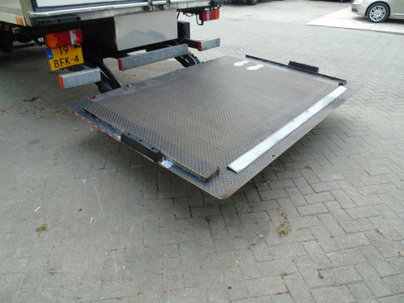 Box truck MAN TGM 12.250 + EURO 6 + LIFT: picture 15