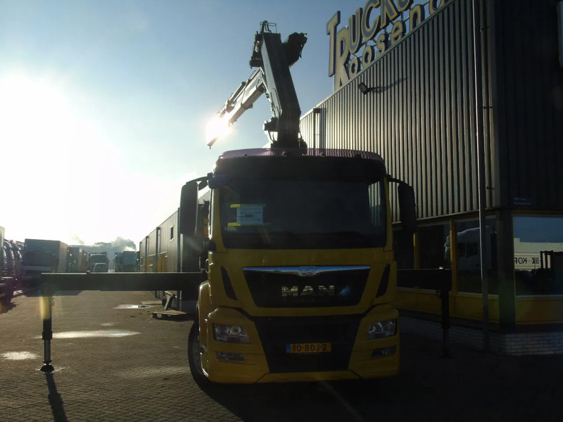 MAN TGS 26.360 + FASSI 420AXP.24 + 6X2 STEERING + 4.876 HOURS + EURO 6 - Crane truck: picture 5 MAN TGS 26.360 + FASSI 420AXP.24 + 6X2 STEERING + 4.876 HOURS + EURO 6 - Crane truck: picture 5