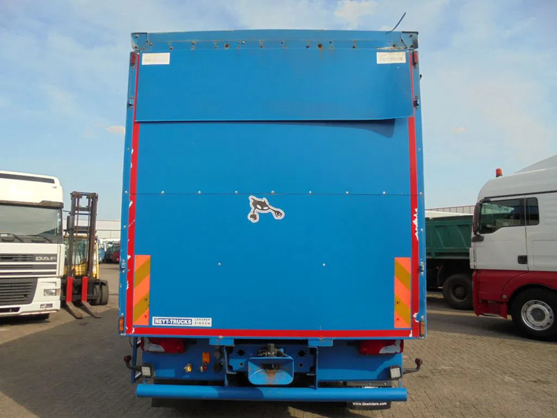 Curtainsider truck MAN TGS 26.440 + Euro 5 + Manual: picture 7