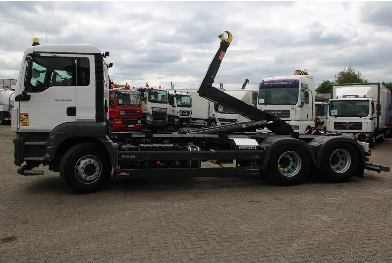 MAN TGS 28.460 + 6X2 + PERFECT CONDITION!! 3 X IN STOCK - Hook lift truck: picture 4 MAN TGS 28.460 + 6X2 + PERFECT CONDITION!! 3 X IN STOCK - Hook lift truck: picture 4