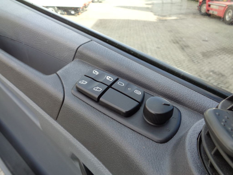 Box truck Mercedes-Benz AXOR 1823 + Dhollandia Lift: picture 16