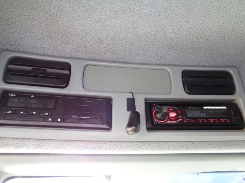 Box truck Mercedes-Benz AXOR 1823 + Dhollandia Lift: picture 15