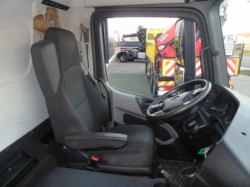 Refrigerator truck Mercedes-Benz Antos 1932 + EURO 6 + CARRIER + LIFT: picture 9