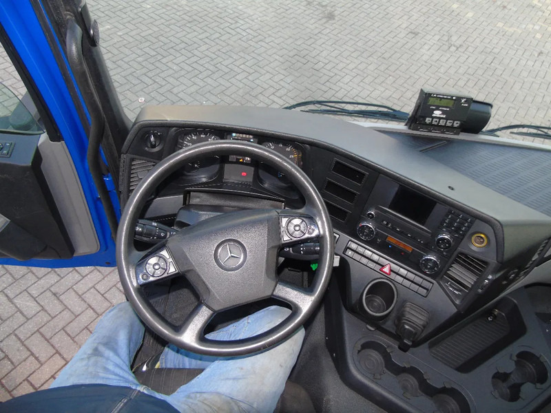 Refrigerator truck Mercedes-Benz Antos 1932 + EURO 6 + CARRIER + LIFT: picture 12