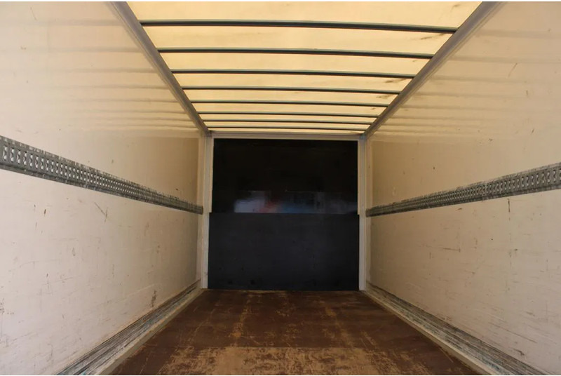 Mercedes-Benz Atego 1221 + EURO 6 + LIFT + 12t - Box truck: picture 5 Mercedes-Benz Atego 1221 + EURO 6 + LIFT + 12t - Box truck: picture 5