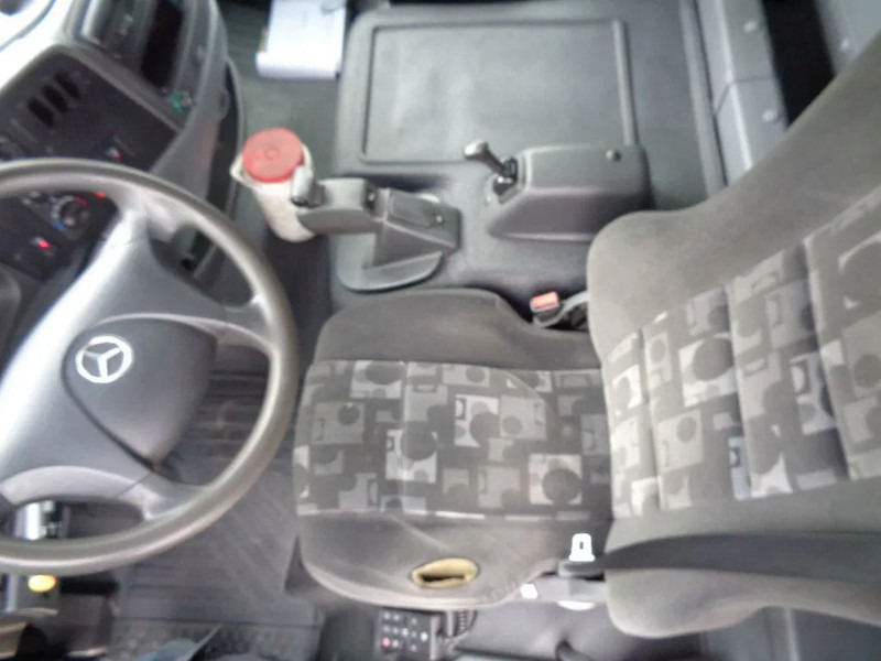 Mercedes-Benz Atego 822 Atego 822 + Euro 5 + Dhollandia lift - Box truck: picture 5 Mercedes-Benz Atego 822 Atego 822 + Euro 5 + Dhollandia lift - Box truck: picture 5