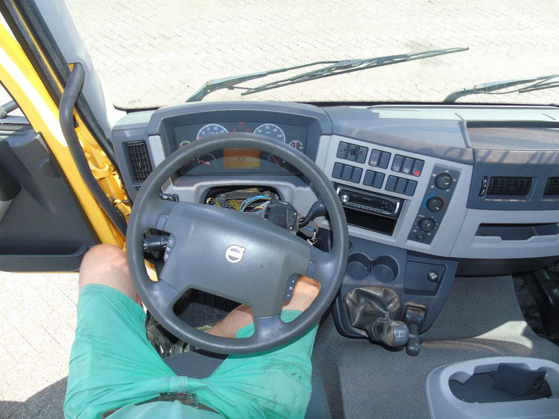 Box truck Volvo FL 240 + MANUAL + lift: picture 9