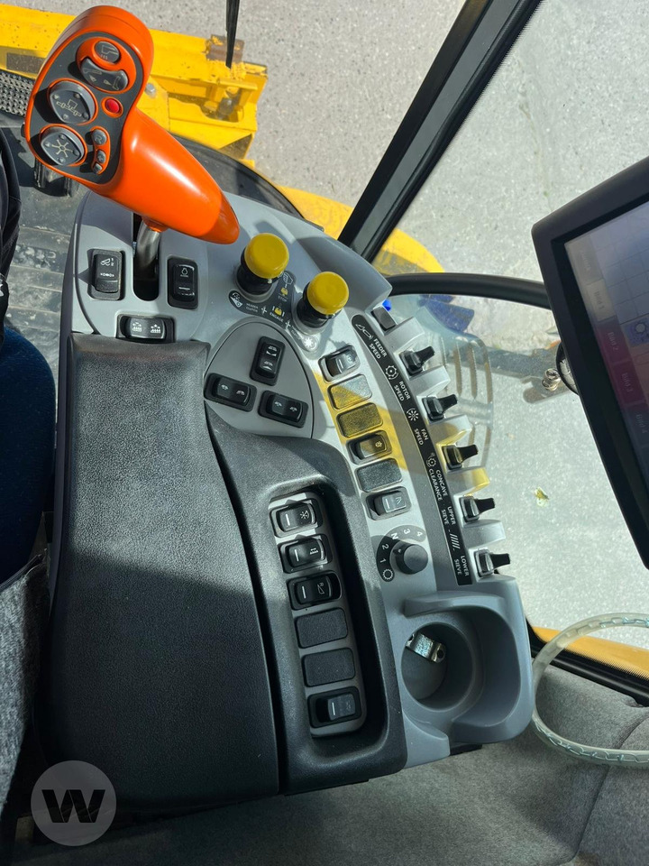 New Holland CR 8080 - Combine harvester: picture 3 New Holland CR 8080 - Combine harvester: picture 3