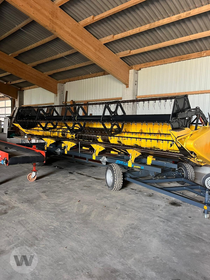 New Holland CR 8080 - Combine harvester: picture 2 New Holland CR 8080 - Combine harvester: picture 2