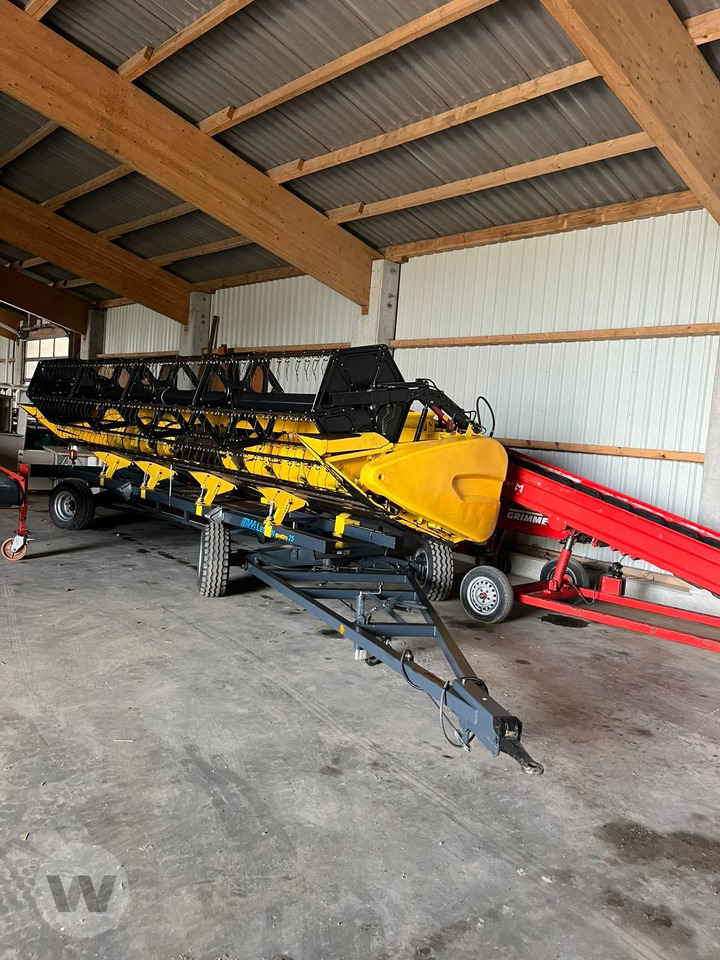 New Holland CR 8080 - Combine harvester: picture 4 New Holland CR 8080 - Combine harvester: picture 4
