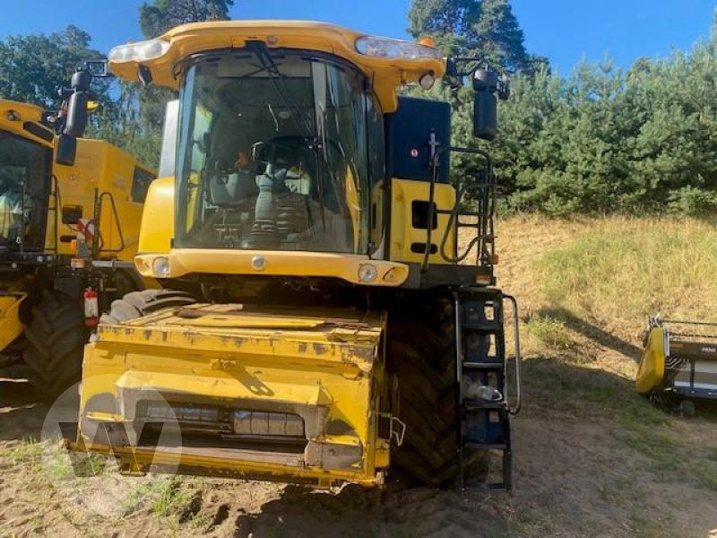 New Holland CR 980 - Combine harvester: picture 2 New Holland CR 980 - Combine harvester: picture 2