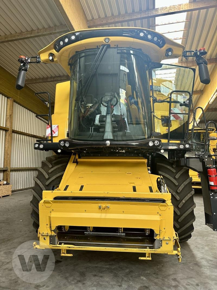 New Holland CX 8.90 - Combine harvester: picture 4 New Holland CX 8.90 - Combine harvester: picture 4