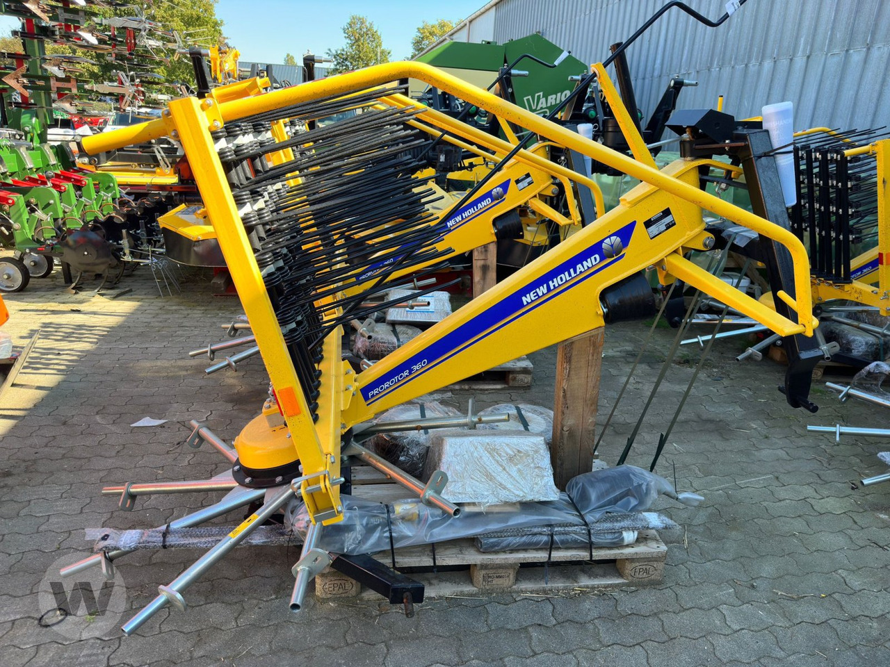 New Holland Prorotor 360 - Tedder/ Rake: picture 2 New Holland Prorotor 360 - Tedder/ Rake: picture 2