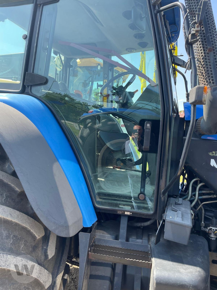 New Holland TM 190 - Farm tractor: picture 2 New Holland TM 190 - Farm tractor: picture 2