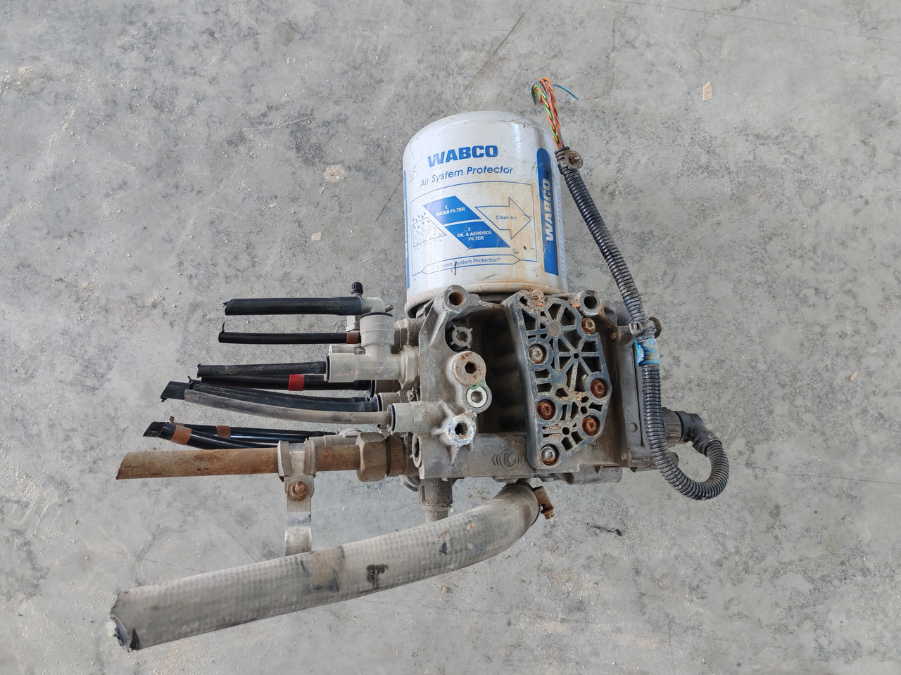 RENAULT PREMIUM MAGNUM DXI / AIR DRYIER / EL1100 - Brake valve: picture 2 RENAULT PREMIUM MAGNUM DXI / AIR DRYIER / EL1100 - Brake valve: picture 2