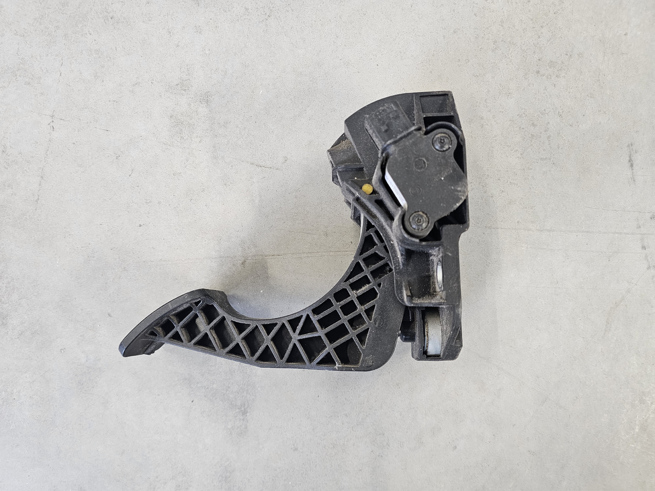 RENAULT RANGE T / ACCELERATE PEDAL / 7484541219 - Pedal: picture 2 RENAULT RANGE T / ACCELERATE PEDAL / 7484541219 - Pedal: picture 2