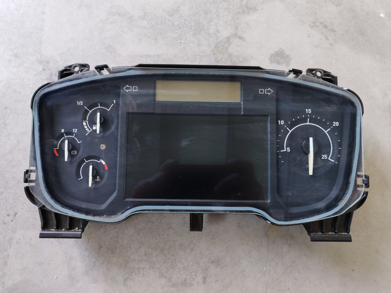 RENAULT RANGE T / DASHBOARD DISPLAY / 22224253 - Dashboard: picture 2 RENAULT RANGE T / DASHBOARD DISPLAY / 22224253 - Dashboard: picture 2