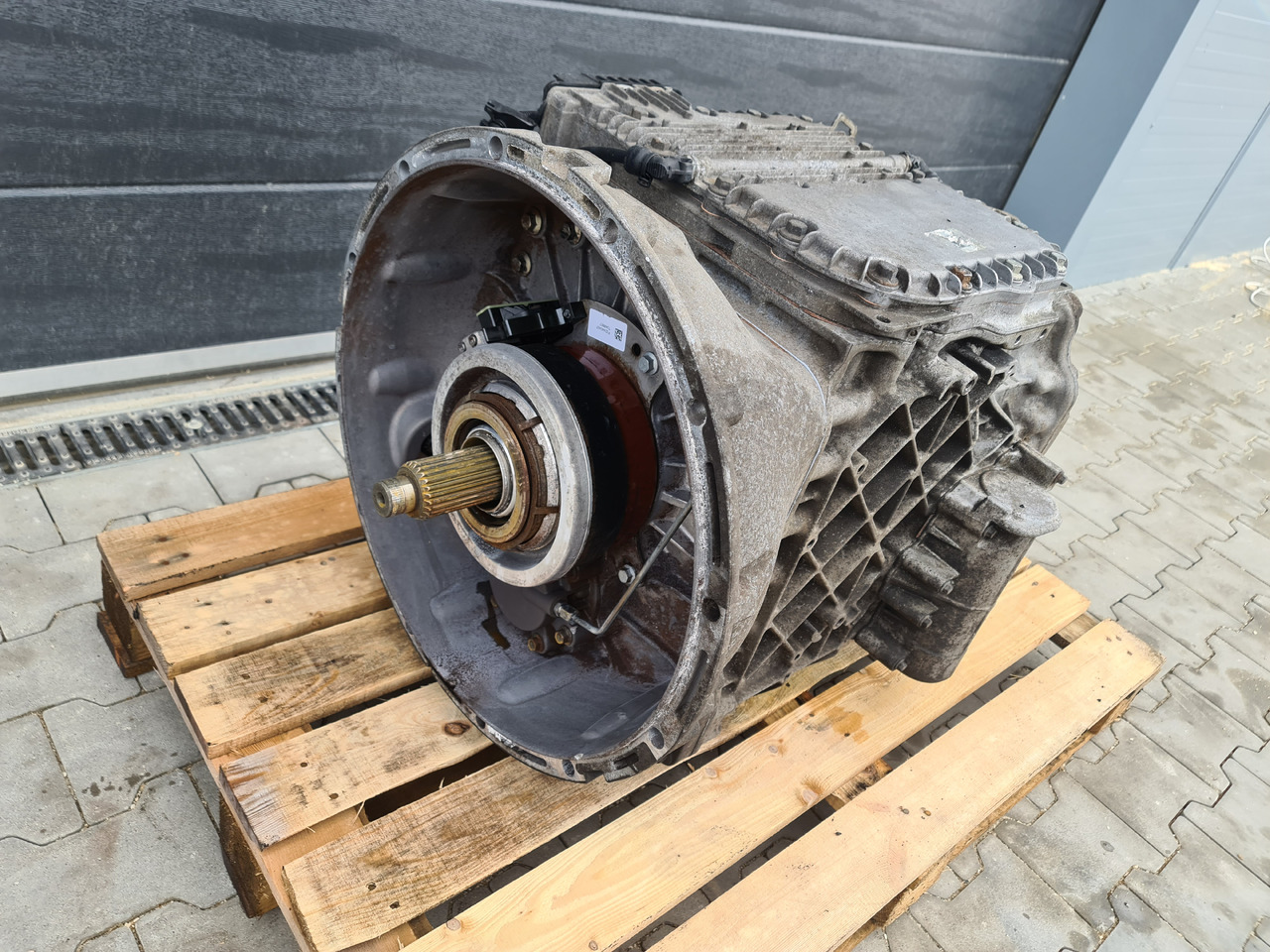 RENAULT VOLVO GEARBOX ISHIFT / AT2412F / WORLDWIDE DELIVERY - Gearbox: picture 5 RENAULT VOLVO GEARBOX ISHIFT / AT2412F / WORLDWIDE DELIVERY - Gearbox: picture 5