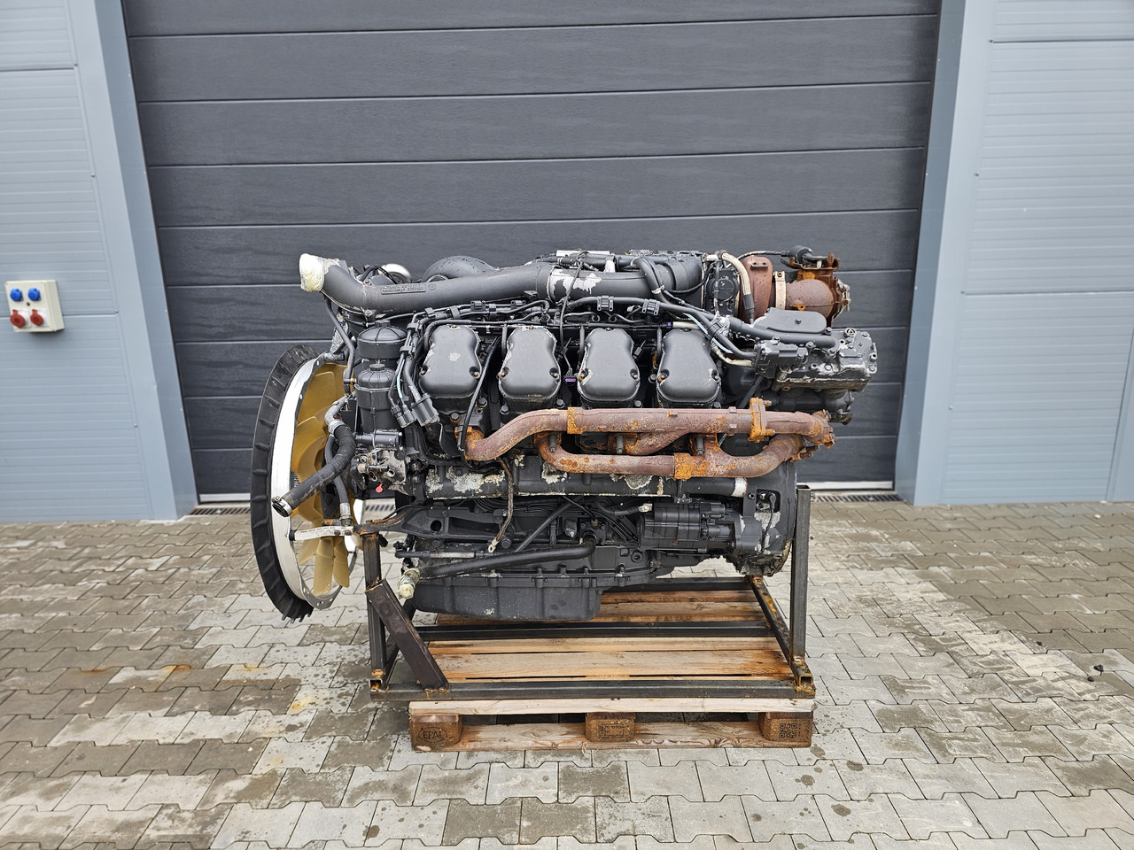 SCANIA ENGINE / DC16 101 520HP V8 / EURO 6 / COMPLETE / WORLDWIDE DELIVERY - Engine for Truck: picture 1 SCANIA ENGINE / DC16 101 520HP V8 / EURO 6 / COMPLETE / WORLDWIDE DELIVERY - Engine for Truck: picture 1