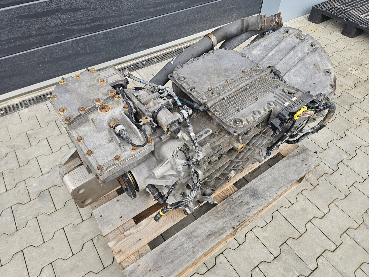 VOLVO FH FM FMX / SPO2812 / RETARDER / CRAWLER / COMPLETE GEARBOX - Gearbox: picture 2 VOLVO FH FM FMX / SPO2812 / RETARDER / CRAWLER / COMPLETE GEARBOX - Gearbox: picture 2