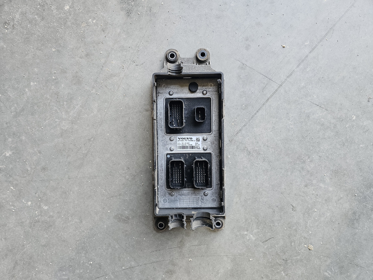 VOLVO FH5 FM5 EURO 6 / RCIOM2 CONTOL UNIT / 22771642 P07 - ECU: picture 2 VOLVO FH5 FM5 EURO 6 / RCIOM2 CONTOL UNIT / 22771642 P07 - ECU: picture 2