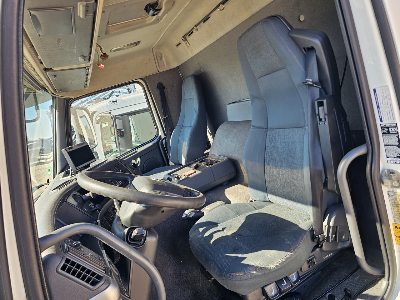Cab VOLVO FM3 DAILY CAB / COMPLETE / WORLDWIDE DELIVERY: picture 10