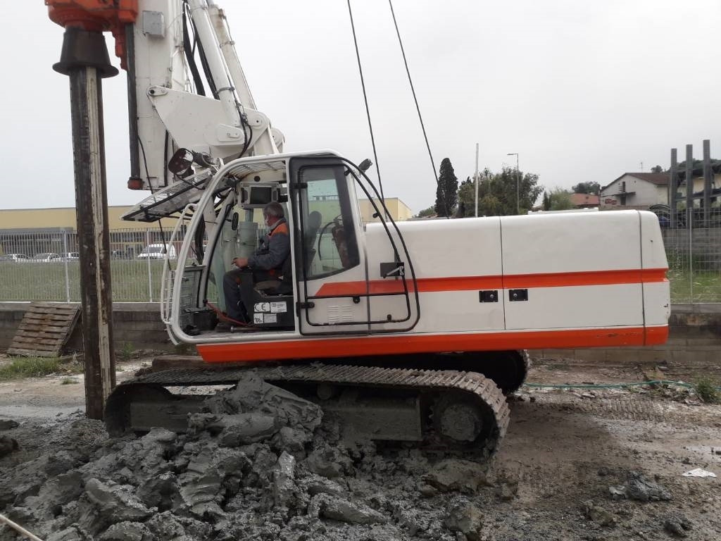 Soilmec R210 - Pile driver: picture 4 Soilmec R210 - Pile driver: picture 4