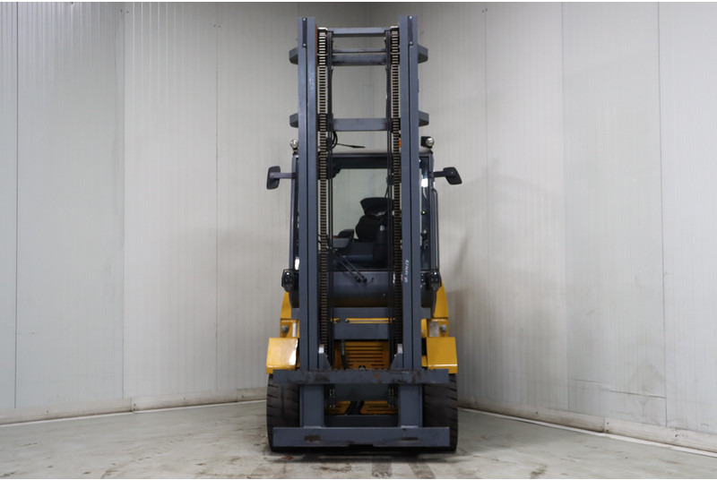 Montini MR6 - Electric forklift: picture 3 Montini MR6 - Electric forklift: picture 3