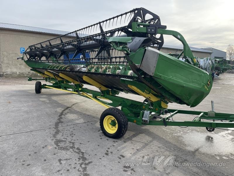 John Deere 735 PremiumFlow - Grain header: picture 2 John Deere 735 PremiumFlow - Grain header: picture 2
