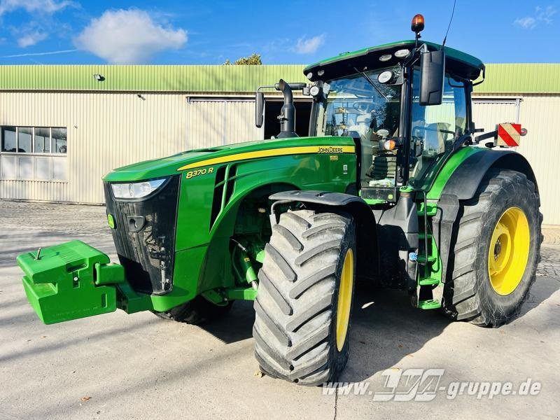 John Deere 8370R E23 PowerShift - Farm tractor: picture 1 John Deere 8370R E23 PowerShift - Farm tractor: picture 1