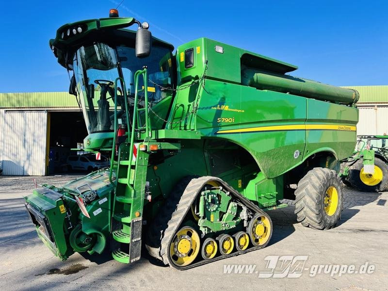 John Deere S790 - Combine harvester: picture 1 John Deere S790 - Combine harvester: picture 1