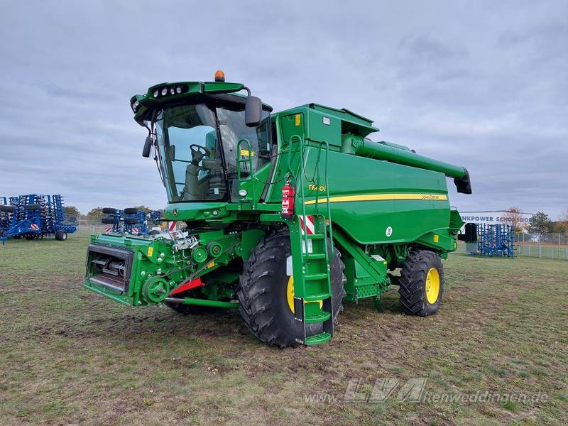 John Deere T660i - Combine harvester: picture 1 John Deere T660i - Combine harvester: picture 1