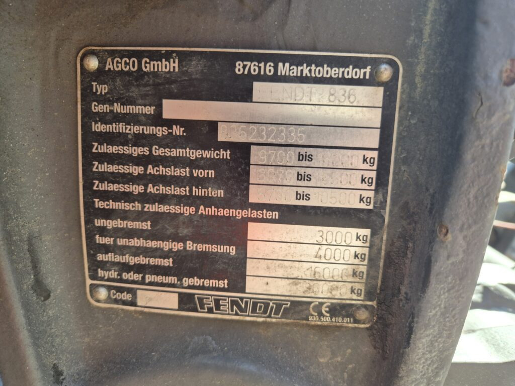 Farm tractor FENDT 828: picture 13