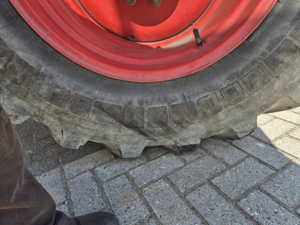 Farm tractor FENDT 828: picture 11