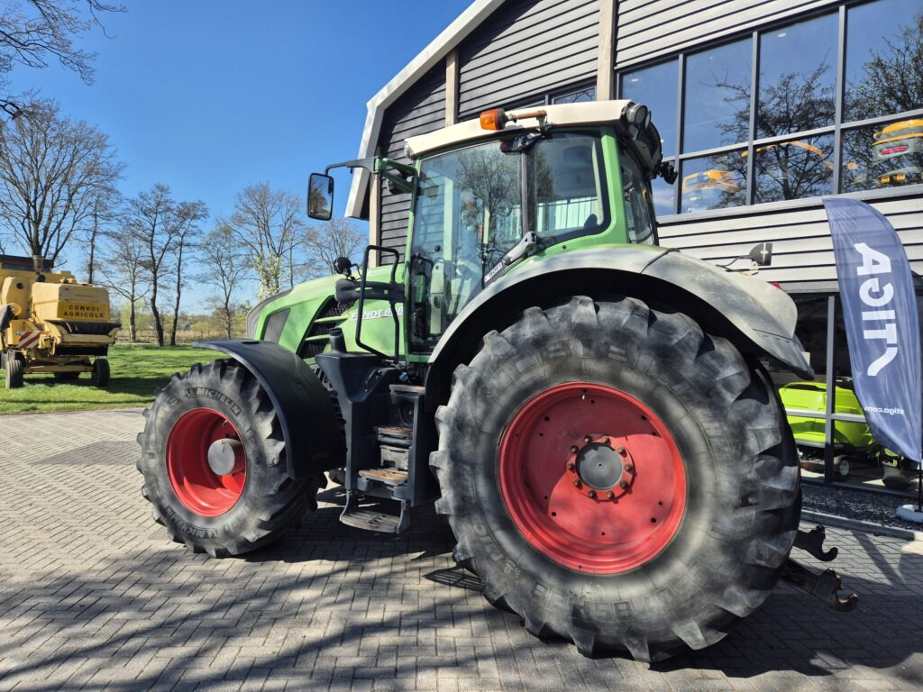 FENDT 828 - Farm tractor: picture 5 FENDT 828 - Farm tractor: picture 5