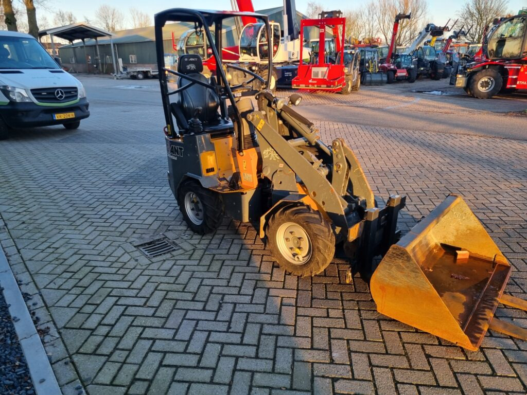 GIANT D204SW miniloader - Wheel loader: picture 5 GIANT D204SW miniloader - Wheel loader: picture 5